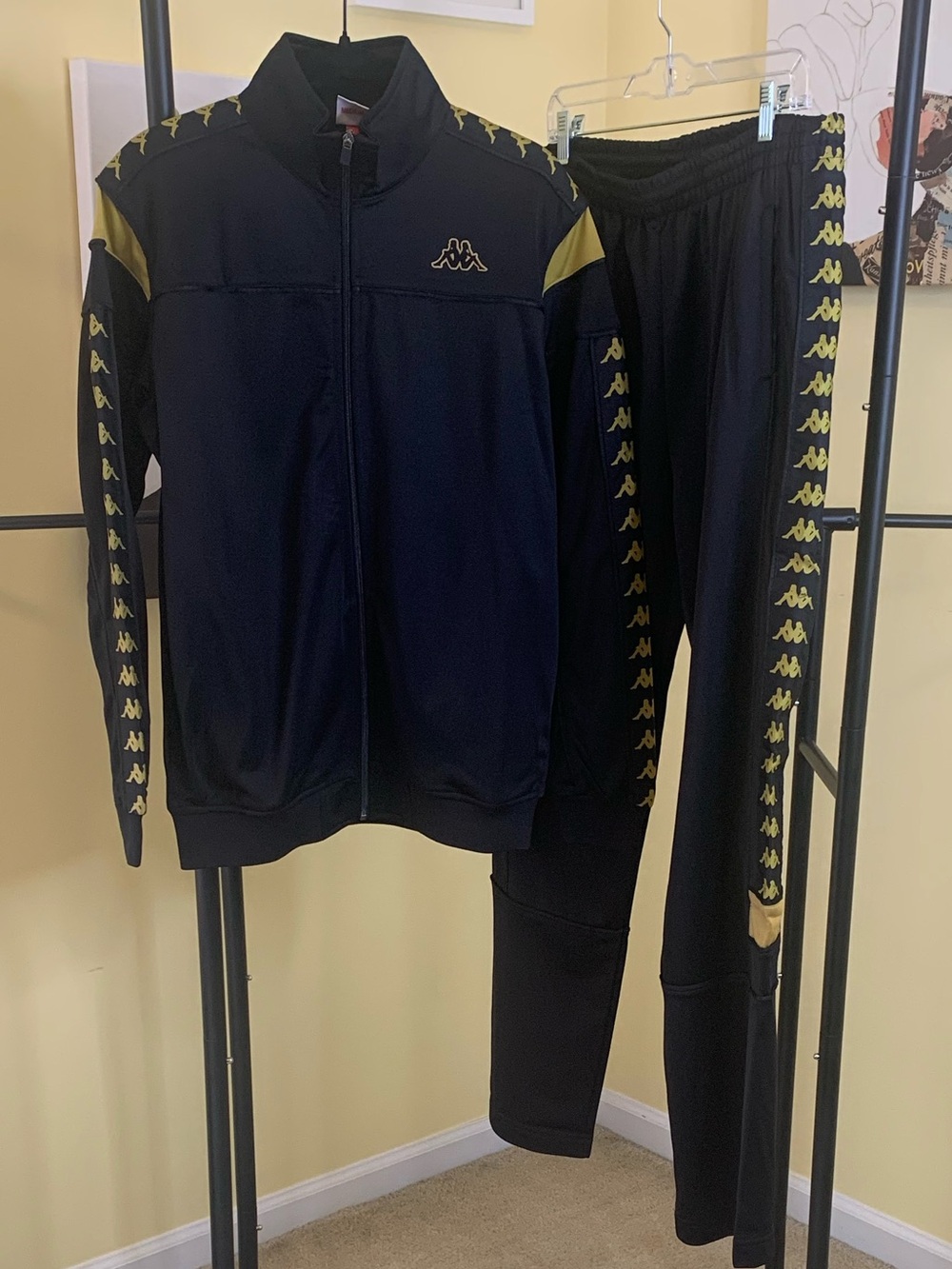 NWT KAPPA 222 Banda Duedueno Slim Fit Track Suit in Black/Gold, Size Medium